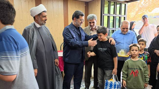دیدار صمیمانه استاندار قم با فرزندان صغار شهدای جنگ ۱۲ روزه و جنگ رمضان استان همدان در شهر مقدس قم
