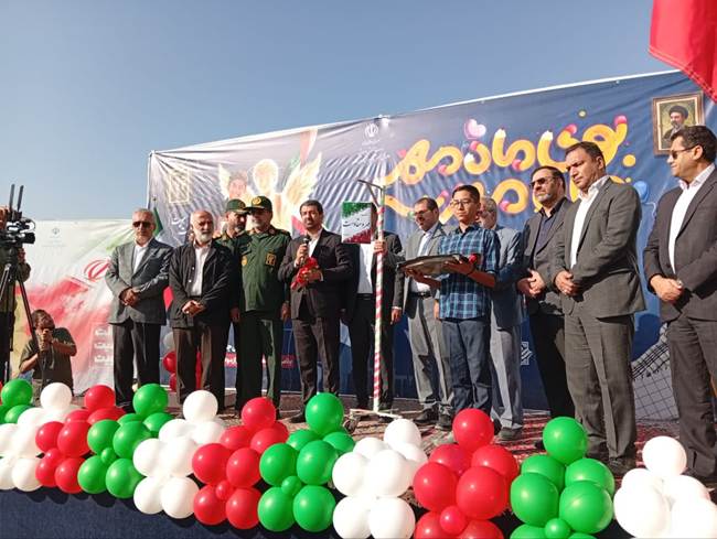 زنگ «ایثار، مهر و مقاومت» در مدرسه شهید حسنی همدان نواخته شد