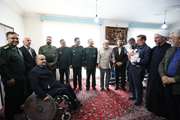 دیدار فرمانده سازمان بسیج مستضعفین سپاه پاسداران با خانواده شهید امیرمحمد زمانی 